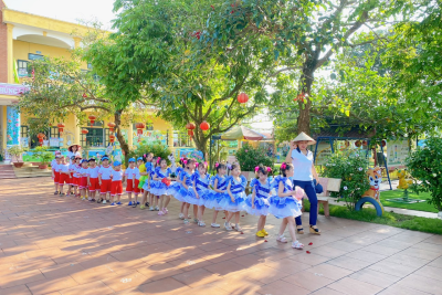 Trường mầm non Xuân Thượng tổ chức cho trẻ 5 tuổi tham quan trải nghiệm tại trường Tiểu học Xuân Thượng