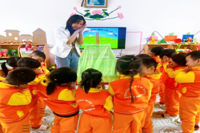 Giờ hoạt động tạo hình của các bé lớp 4 tuổi B1