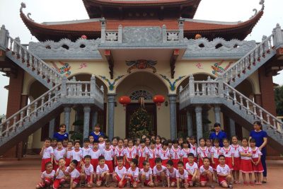 Trường mầm non Xuân Thượng tổ chức cho trẻ đi tham quan chùa Thượng Phúc, viếng nghĩa trang liệt sỹ và đi thăm cánh đồng lúa