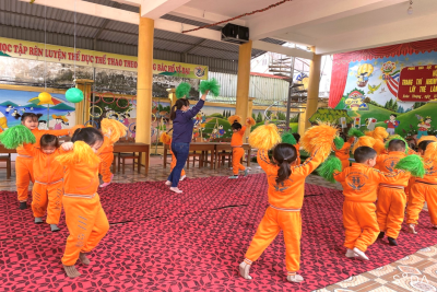Vận động cùng bé yêu – Lớp 5 tuổi A2