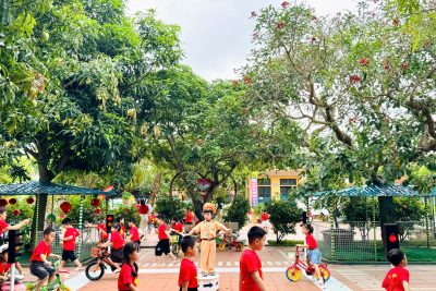 HOẠT ĐỘNG TRẢI NGHIỆM “TÔI YÊU VIỆT NAM – BÉ VỚI AN TOÀN GIAO THÔNG”