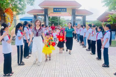 MỘT NGÀY TRẢI NGHIỆM ĐÁNG NHỚ CỦA CÁC BÉ 5 TUỔI TẠI TRƯỜNG TIỂU HỌC XUÂN HỒNG B